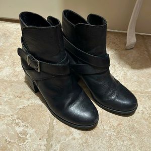 BCBG generation ankle boots